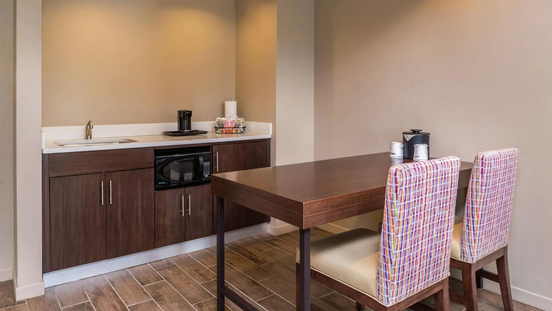 Hampton Inn & Suites Charlotte Arrowood Rd 3*,  United States