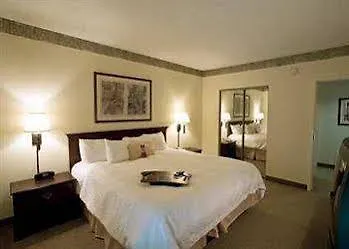 Hampton Inn & Suites Charlotte Arrowood Rd 3*,