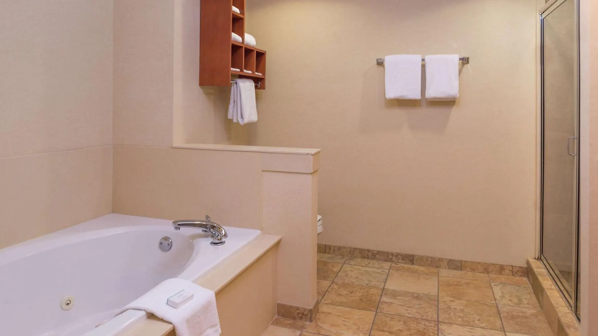 Hampton Inn & Suites Charlotte Arrowood Rd Hotel
