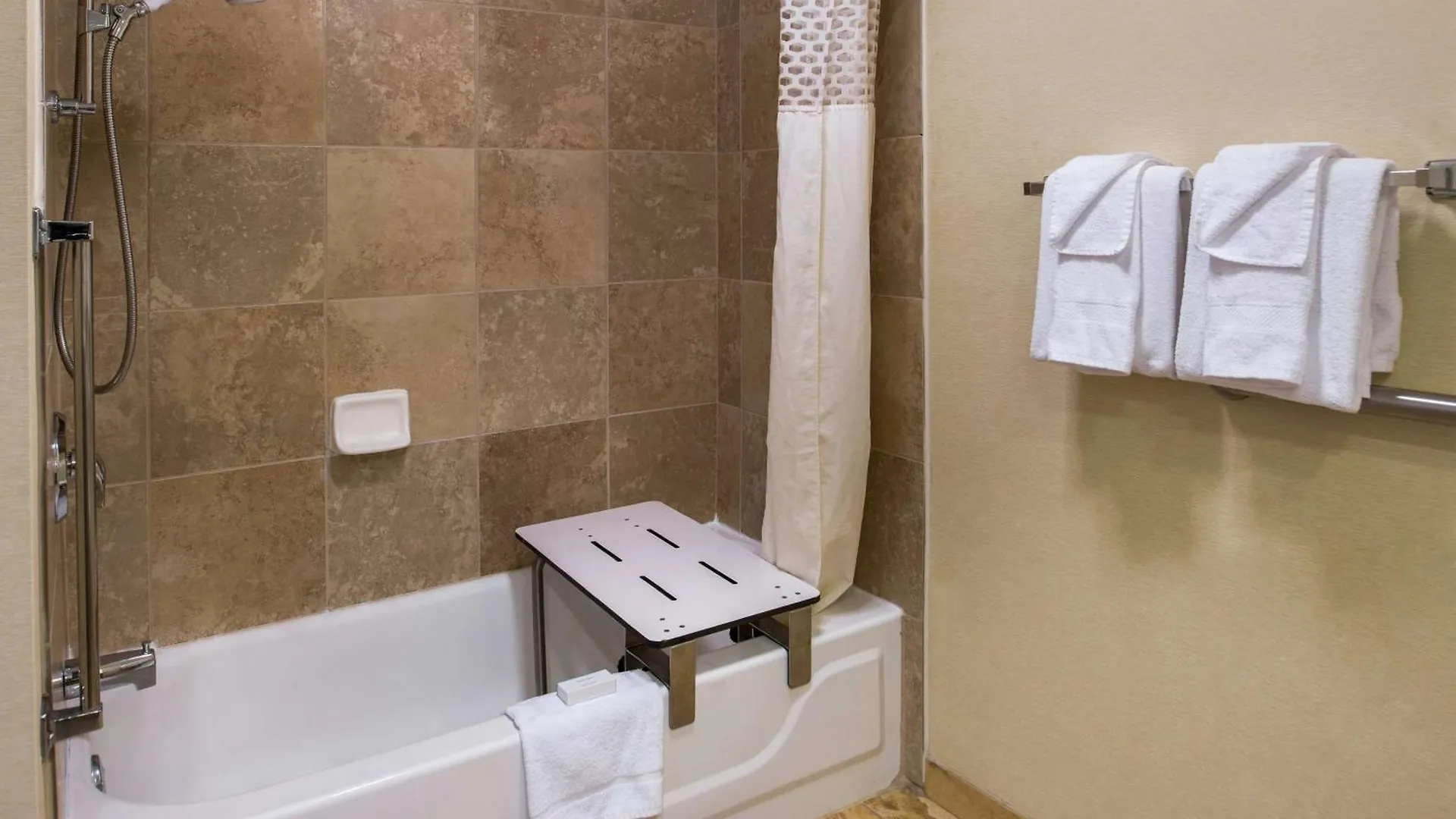 Hampton Inn & Suites Charlotte Arrowood Rd Hotel