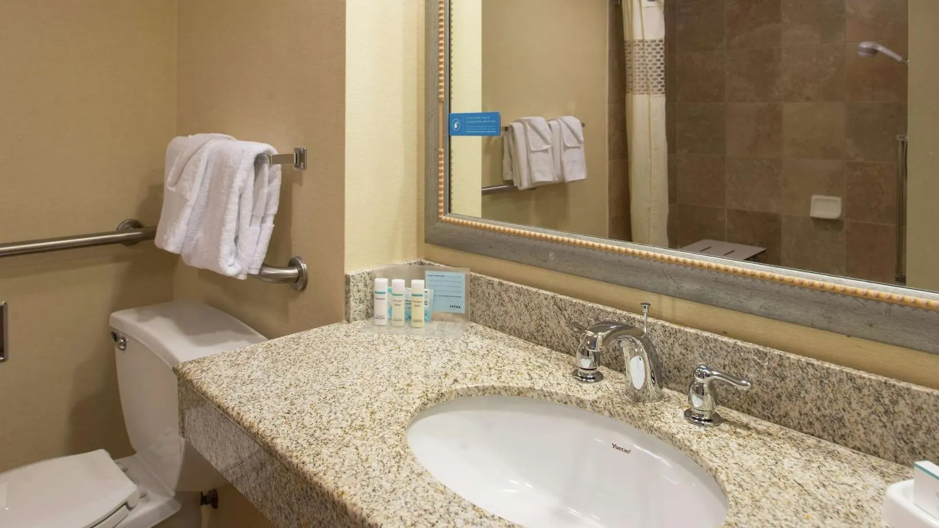 Hampton Inn & Suites Charlotte Arrowood Rd Hotel