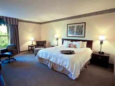 Hampton Inn & Suites Charlotte Arrowood Rd