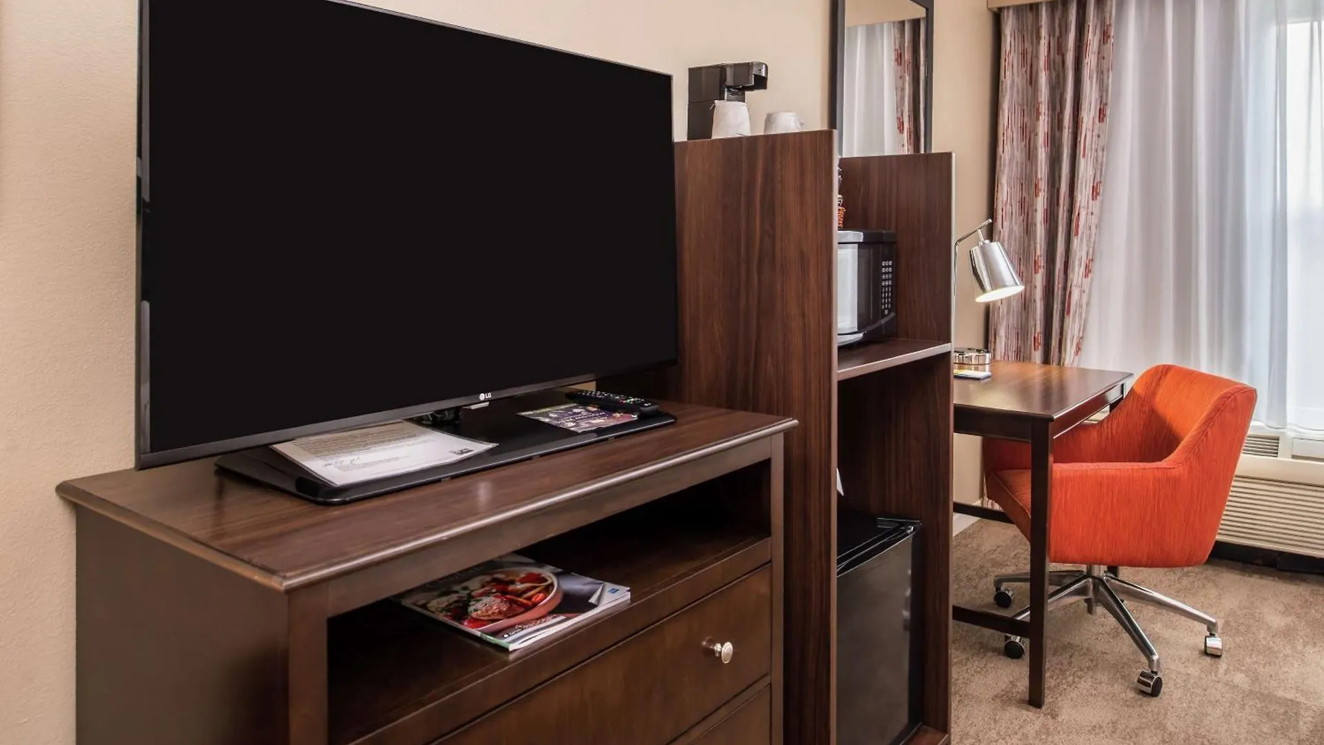 Hampton Inn & Suites Charlotte Arrowood Rd